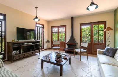 Casa no condomínio parque das artes para venda com 4 quartos, sendo 4 suítes, 291m²