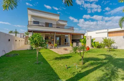 Casa em condomínio para venda com 3 quartos, sendo 3 suítes, 280m²