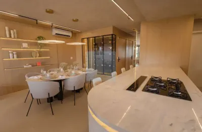 Apartamento alto padrão decorado – 4 suítes, 261m² privativos e 4 vagas – posição solar privilegiada