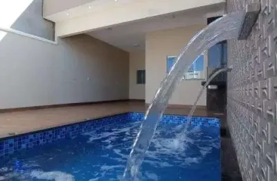 Casa à venda com piscina, 3 quartos, armários embutidos e espaço amplo em rio verde - go