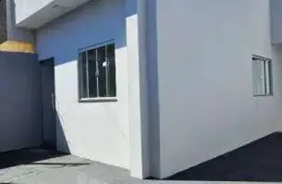 Casa à venda com espaço amplo, armários e 3 quartos em rio verde - go