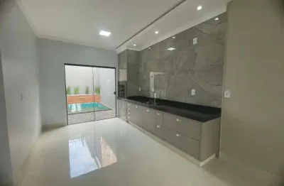 Casa com piscina, espaço amplo, acabamento moderno e armários embutidos à venda em rio verde - go