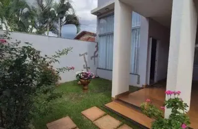 Casa ampla à venda em rio verde - go com 2 suítes, churrasqueira e armários embutidos