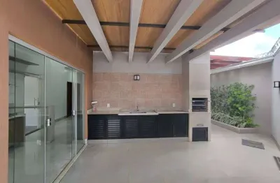Casa á venda com pé direito alto, 3 quartos, armários embutidos em churrasqueira em rio verde - go