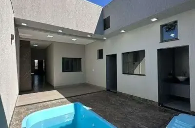 Casa para venda com 3 quartos sendo um suíte e piscina em rio verde go