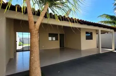 Casa à venda com churrasqueira, espaço amplo e 3 quartos em rio verde - go
