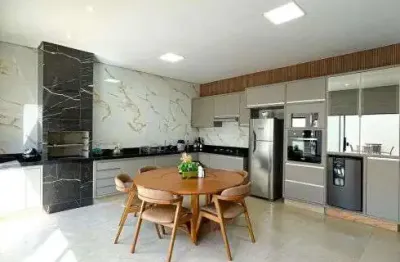 Casa à venda em rio verde - go com churrasqueira, armários, espaço amplo e 3 quartos
