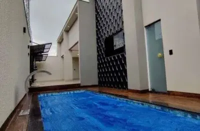 Casa à venda contendo 3 quartos, piscina, churrasqueira e armários embutidos à venda em rio verde