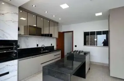 Casa à venda com jacuzzi, espaço amplo, 3 quartos e churrasqueira em rio verde - go