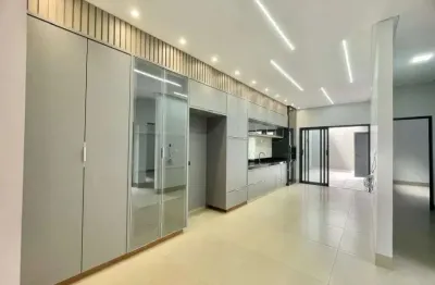 Casa à venda em rio verde - go com 3 quartos, churrasqueira e armários embutidos