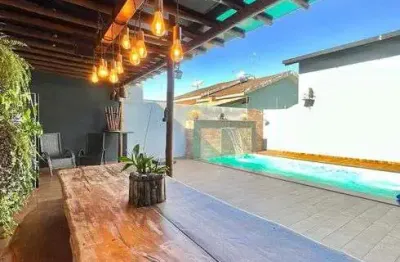Casa à venda com piscina e armários em toda a residência em rio verde - go
