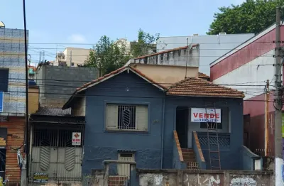 Terreno com 1 casa na frente e um sobrado nos fundos
