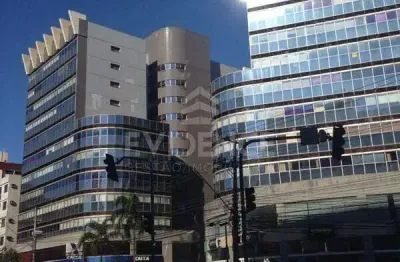 Sala comercial para aluguel com 35 m², piso vinílico, 01 banheiro, 01 copa, e 01 vaga de garagem.
