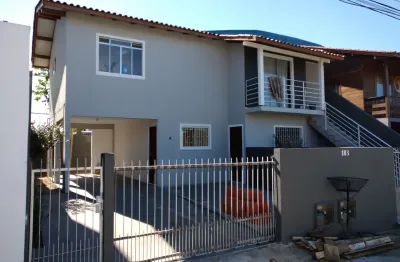 Casa de 2 quartos , 1 banheiro, garagem coberta no rio tavares para locação anual