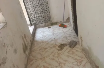 Casa baratissima a venda na boca do rio, proximo a nona delegacia, 3/4 sala grande, varanda,