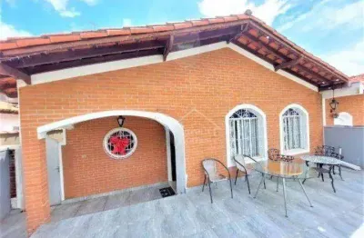 Casa com 3 quartos para alugar na Rua Piauí, 1000, Centro, Vinhedo