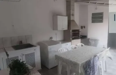 Sobrado em condomínio estilo vila – conforto e praticidade perto das praias