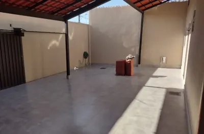 Casa com 4 quartos sendo 2 suítes e 2 semi suítes e mais escritório