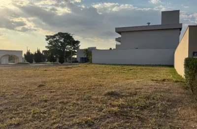 Terreno esquina de 683 m² no condomínio jardim versailles – uberlândia/mg, alto padrão e localização nobre
