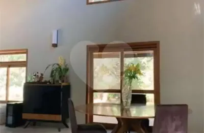 Casa à venda com 5 quartos, sendo 4 suítes,  em aldeia da serra, itapevi - sp
