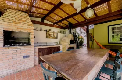 Casa  à venda com 4 quartos, sendo 2 suítes,  no condomínio carmel (sp ii), cotia - sp