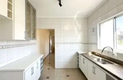 Sobrado à venda com 4 quartos, sendo 1 suíte,  em Parque São Domingos, São Paulo - SP