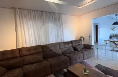Sobrado à venda com 6 quartos, sendo 3 suítes,  em guarapiranga, são paulo - sp