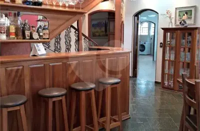 Sobrado à venda com 4 quartos, sendo 2 suítes,  em Morumbi, São Paulo, SP