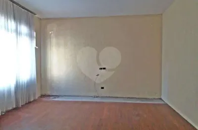 Casa Térrea à venda com 3 quartos, sendo 1 suíte,  em Saúde, São Paulo, SP