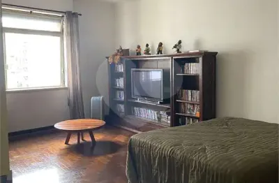 Apartamento à venda com 3 quartos, sendo 1 suíte,  no condomínio edifício moreira salles, são paulo - sp