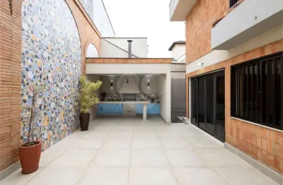 Sobrado à venda com 4 quartos, sendo 4 suítes,  em Saúde, São Paulo, SP