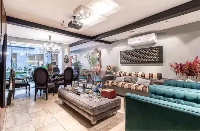 Casa de Vila à venda com 3 quartos, sendo 3 suítes,  em Vila Nova Conceição, São Paulo, SP