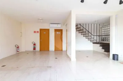 Casa para alugar com 3 quartos em Indianópolis, São Paulo - SP