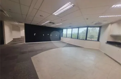 Sala à venda ou para alugar com 10 quartos no condomínio Company Plaza, São Paulo - SP
