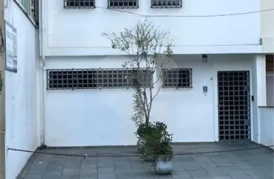 Sobrado comercial à venda ou para alugar com 2 quartos, sendo 2 suítes,  em Itaim Bibi, São Paulo - SP