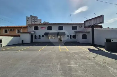 Prédio com 6 salas para alugar na Rua Henrique Chaves, Butantã, São Paulo