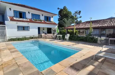 Casa com quatro quartos e lazer completo, no condomínio vilarejo