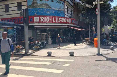 Apartamento com sala ampla e dois quartos na rua dias ferreira