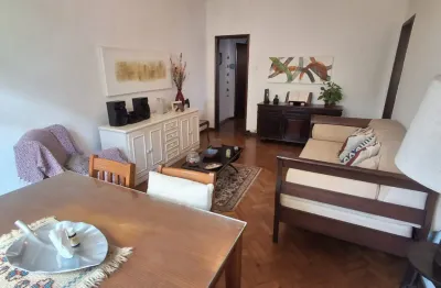Apartamento com sala ampla e dois quartos na rua dias ferreira