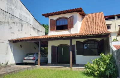 Casa duplex na taquara no condomínio gramado com três quartos