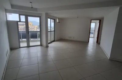 Cobertura com 197 metros, quatro quartos e três suítes na freguesia