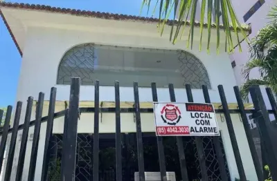 Casa na rua monsenhor bruno , 1258, perto da praça luísa távora, na quadra na av santos dumont