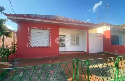 Casa com 4 quartos à venda na rua domingos martins, 0114, cristo redentor, porto alegre por r$ 650.000