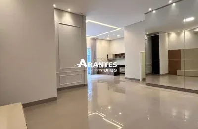 Casa com 3 suítes e piscina privativa no condomínio golden village - uberlândia
