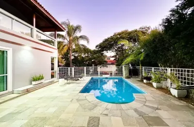 Casa com 6 suítes e 540m² à venda em condomínio fechado no aldeia da serra
