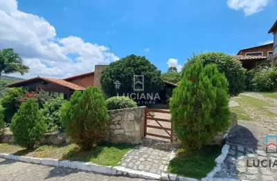 Excelente casa com 4 suítes em condomínio com vista!