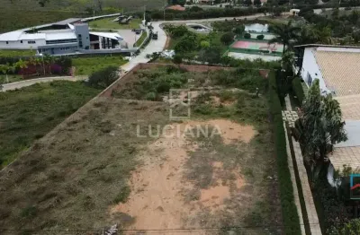 Lote com excelente topografia à venda em condomínio