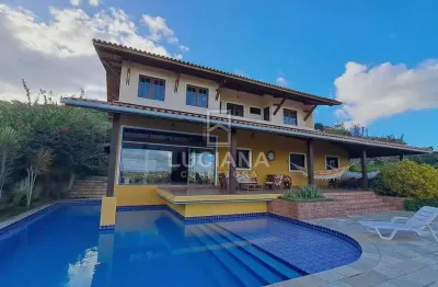 Casa em condomínio com piscina privativa e belíssima vista