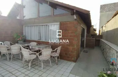 Casa com 6 quartos em condomínio muito bem localizado