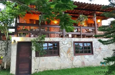 Casa em condomínio próximo ao centro - 4 quartos + quarto externo